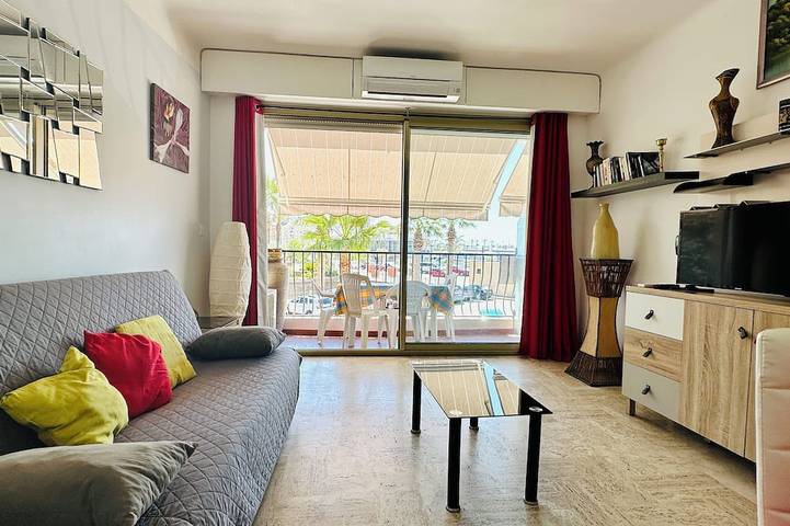 Appartement entier, Vue mer ,à 100 m de la plage , Beau T2 lumineux in Fréjus, Côte méditerranéenne (France)