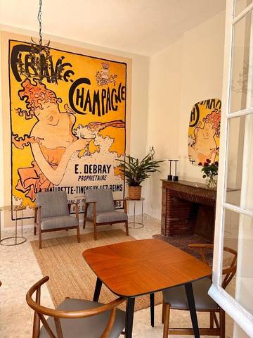 Gîte pour 2 personnes, avec jardin ainsi que piscine et vue à Montbron