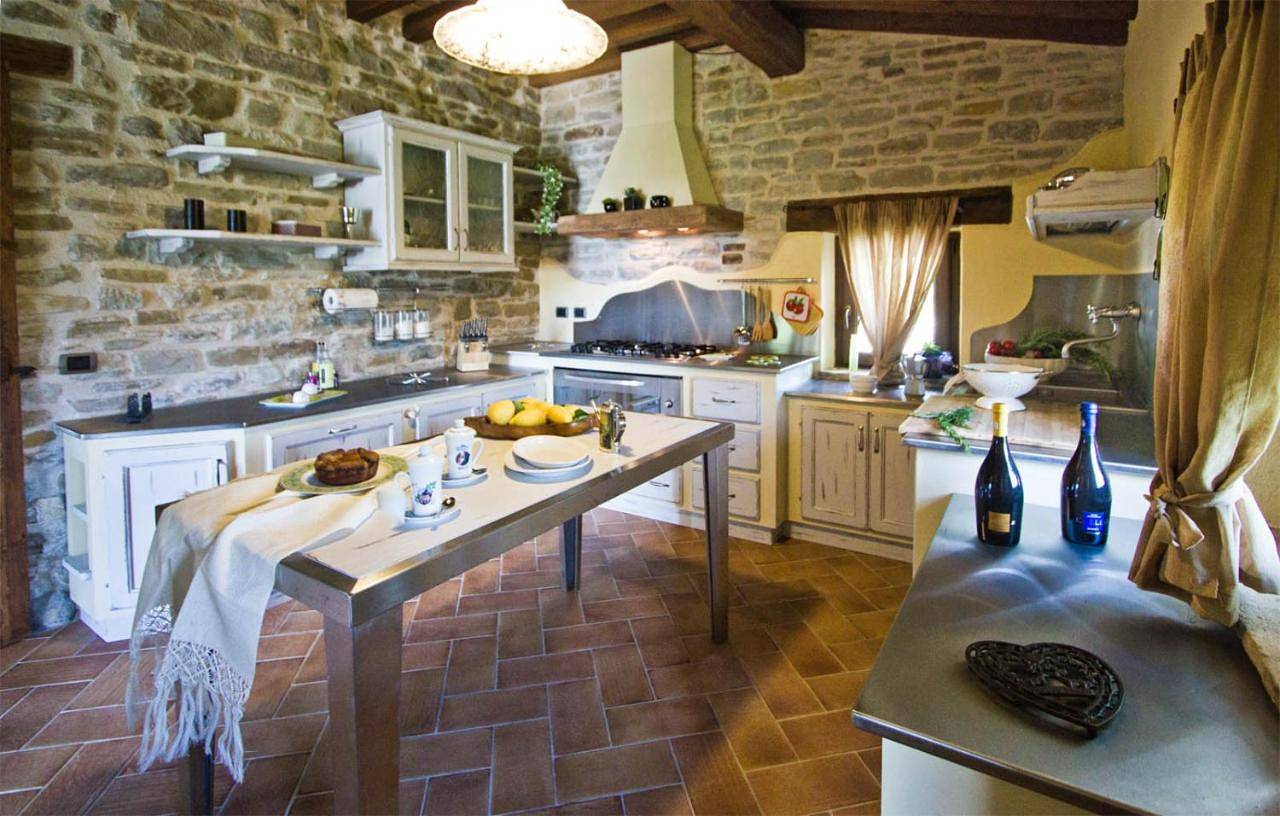 Stunning villa with pool, Jacuzzi and wonderful view in Apecchio, Valle del Metauro