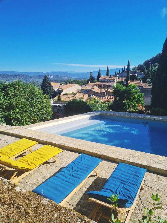 Maison d’hôte pour 2 personnes, avec Terrasse et Jardin ainsi que Piscine et Vue à Rognes