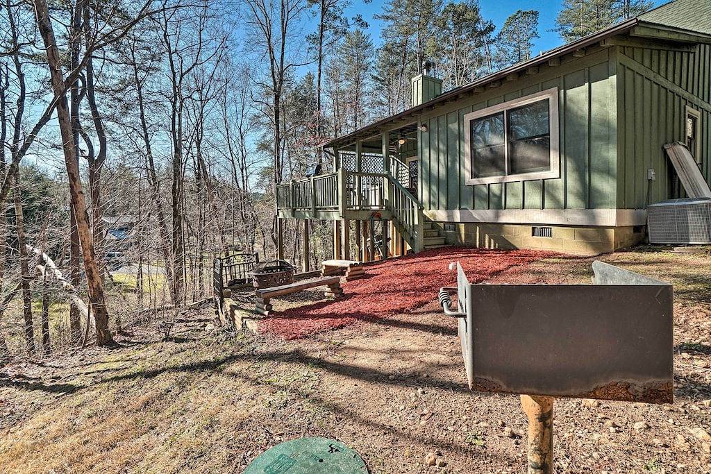 Outdoor Adventure - Charming Cabin w/ Hot Tub in Chattahoochee National Forest