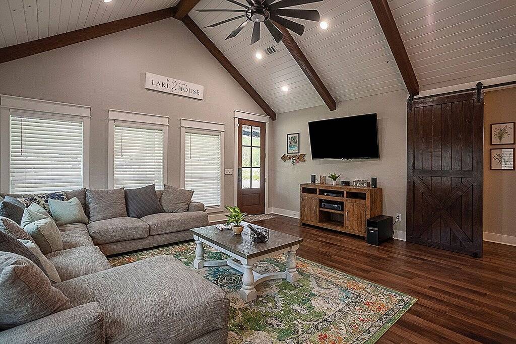 Cozy bunk house minutes from boat ramp in Sam Rayburn Reservoir