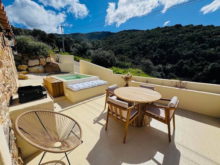 Location de vacances pour 4 personnes, avec vue ainsi que piscine et jardin à Cuttoli-Corticchiato - 3