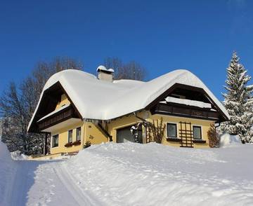 Ferienwohnung für 5 Personen, mit Ausblick und Seeblick sowie Garten in Faistenau