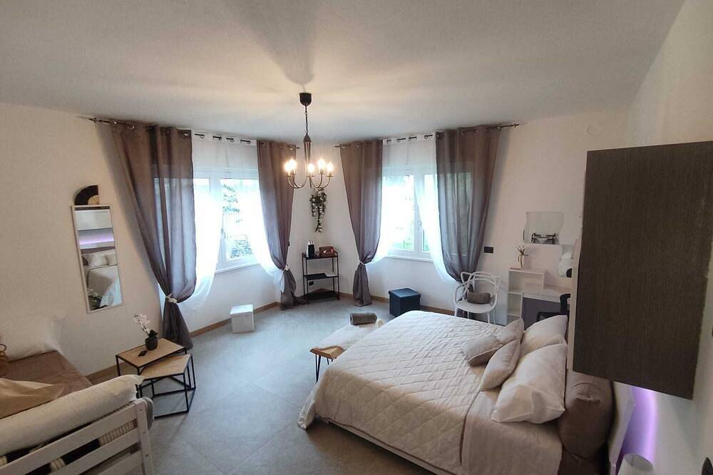 Appartamento intero, Tirano Express Luxury Apartments: L'eleganza a tema nel cuore di Tirano in Tirano (borgo), Tirano