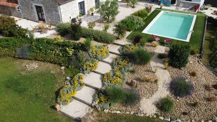 Gîte pour 5 personnes, avec piscine et terrasse ainsi que jacuzzi et jardin en Dordogne