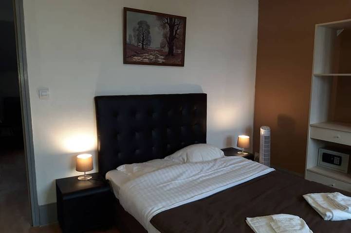 Ganze Wohnung, Les Buissonnets \"Salièri\" Ferienwohnung für 3 Personen im Morvan in Saint-Honoré-les-Bains, Naturpark Morvan