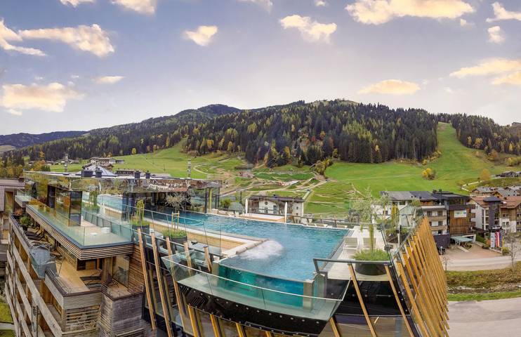 Hotel für 4 Personen, mit Balkon und Terrasse sowie Whirlpool und Garten in Leogang