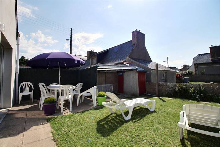Gîte pour 5 personnes, avec Terrasse ainsi que Jardin et Vue dans Plage Saint-Guirec - 3