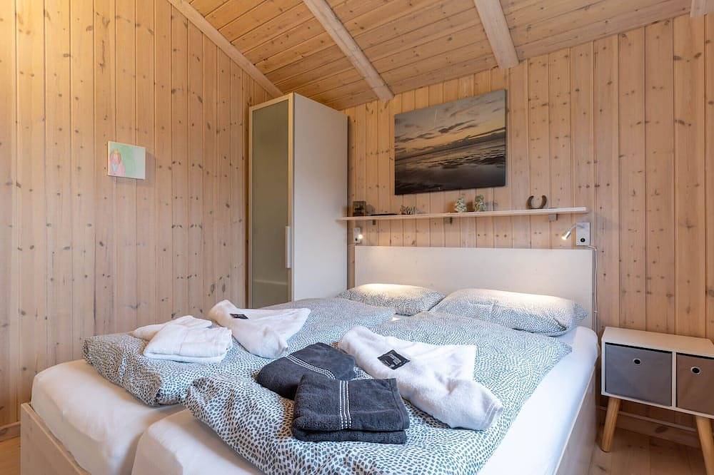 Ferienhaus mit Strandkorb, Kaminofen, Whirlpool und Sauna in Wesselburenerkoog, Dithmarschen