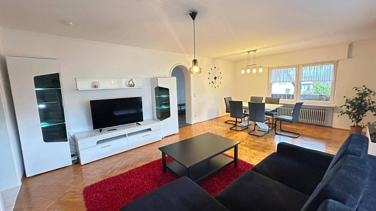 Ganze Wohnung, Three-Bedroom Apartment with Balcony in Wörth am Rhein, Rheinebene