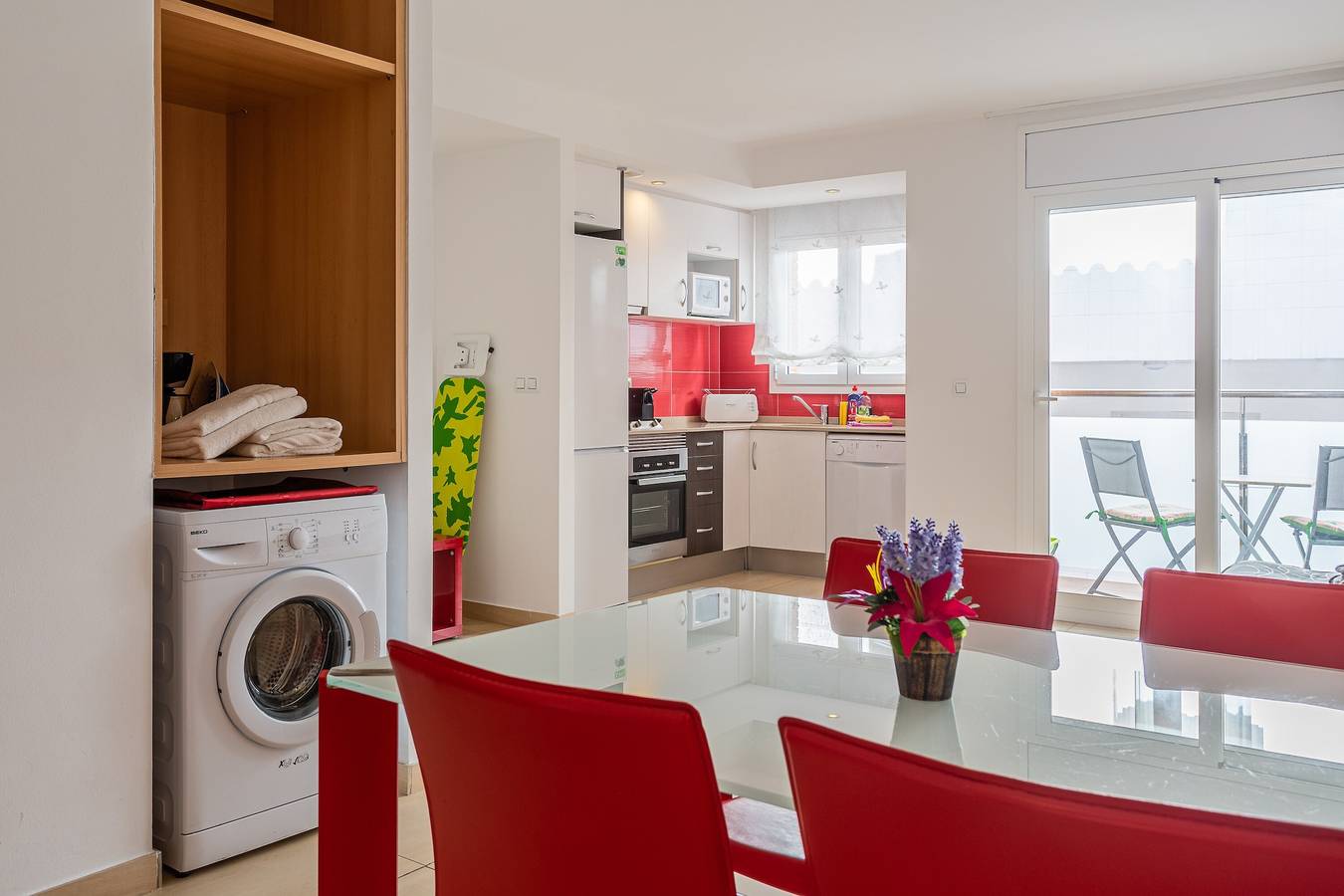 Appartement entier, Appartement 'S22 Sa Caleta' avec vue sur la mer, Wi-Fi et climatisation in Central Lloret de Mar, Lloret de Mar