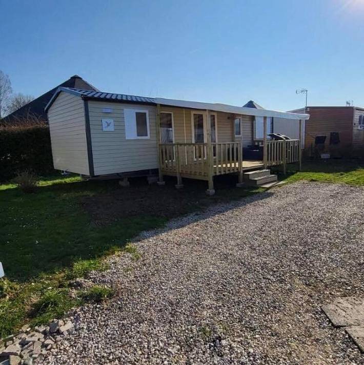 Camping pour 8 personnes, avec Terrasse ainsi que Jardin et Piscine