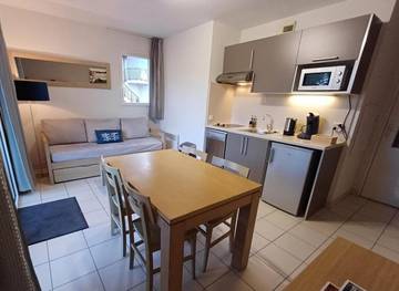 Gîte pour 4 personnes, avec jardin et vue ainsi que sauna et piscine dans Golf Club des Sables d'Or