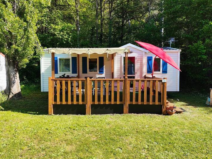 Camping pour 6 personnes, avec Terrasse ainsi que Jardin et Piscine