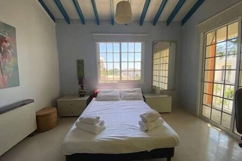 Elia | Heritage 3-Br Maisonette with Piano in Paphos, Südzypern