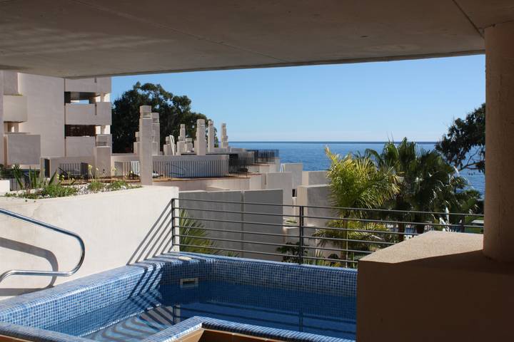 Entire apartment, 125 - Beach apartment - Private pool in Reinoso, Estepona