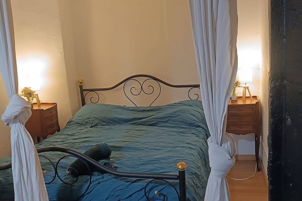 Appartement entier, L'Hypercentre 0610671649 •Loft Atypique & Historique • 5 Pers • Cathédrale in Clermont-Ferrand, Parc naturel régional des Volcans d'Auvergne
