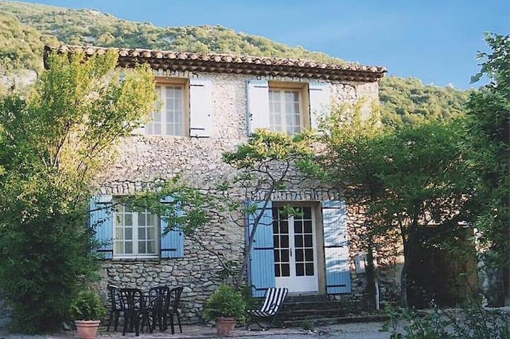 Ferienhaus für 6 Personen, mit Pool und Garten sowie Terrasse