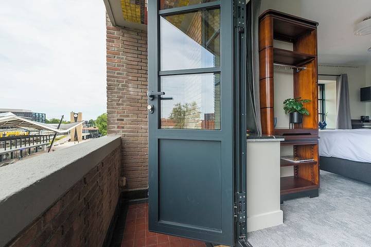 Ganze Wohnung, Modernes Apartment in einem historischen Gebäude, mit privater Küche und Bad. in Tilburg, Nordbrabant