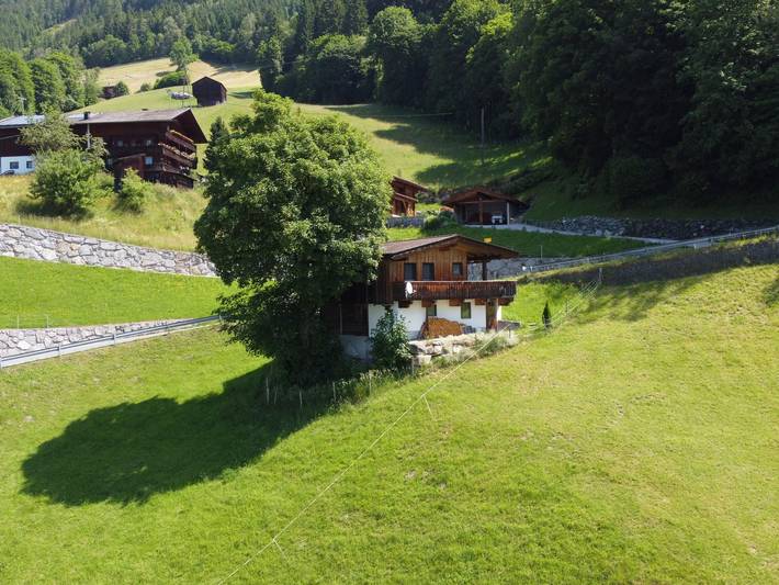 Ferienhaus für 8 Personen, mit Balkon und Terrasse sowie Garten und Ausblick im Ski-Optimal Hochzillertal