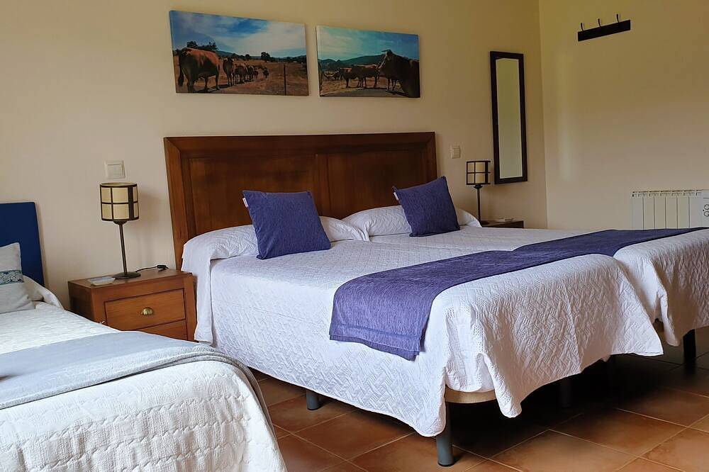 Casa de dos habitaciones con piscina en Cabañeros in Navas de Estena, Provincia de Ciudad Real