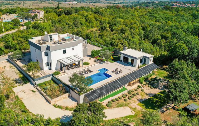Gemütliche 1-Zimmer-Wohnung mit Pool, Terrasse und WLAN in der Nähe des Flusses Sija in Imotski, Makarska Riviera
