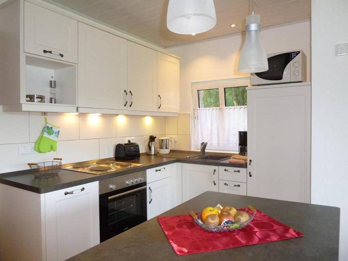 Ferienhaus für 6 Personen, mit Terrasse und Garten sowie Sauna und Ausblick im Sauerland - 4