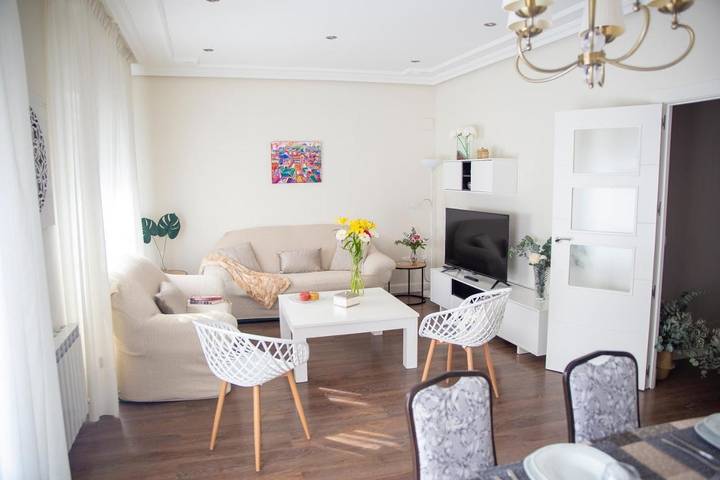 Apartamento para 9 personas, con Balcón además de Terraza y Vistas en Consuegra