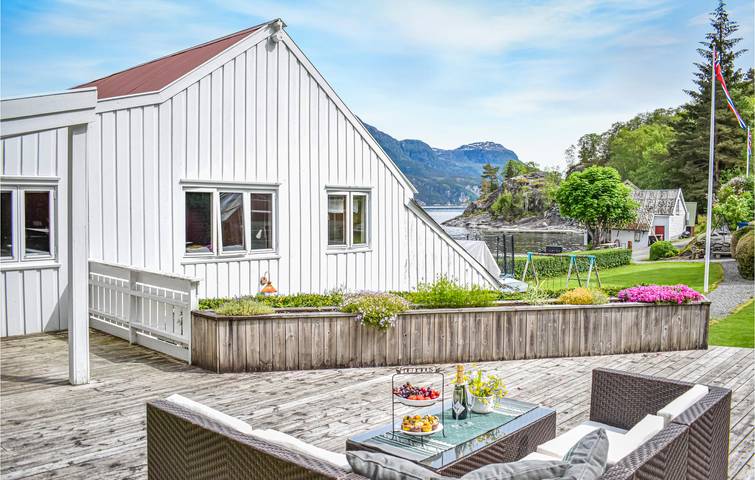 Ferienwohnung für 6 Personen, mit Terrasse und Garten in Suldal