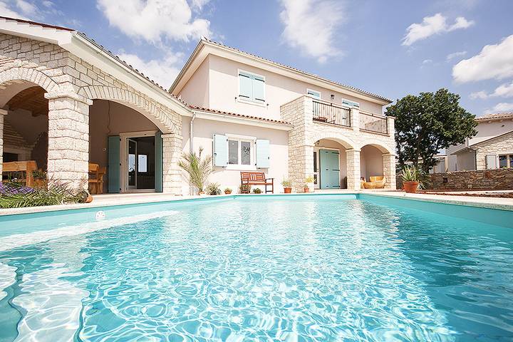 Location de vacances pour 6 personnes, avec piscine et jardin ainsi que bassin pour enfant et balcon à Bale (Croatie) - 2