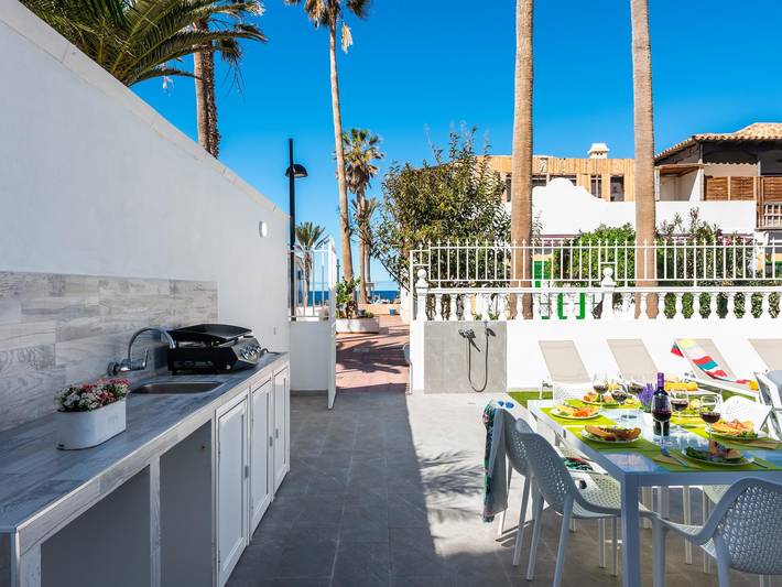 Ferienwohnung für 8 Personen, mit Balkon und Meerblick sowie Terrasse und Garten in Arona - 3