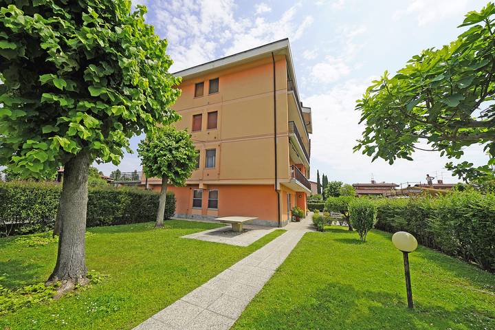 Apartamento de vacaciones para 6 personas, con vistas al lago además de terraza y jardín - 1