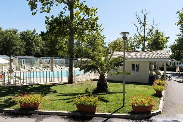 Camping für 2 Personen, mit Pool und Terrasse in der Charente-Maritime - 2