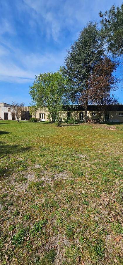 Gîte pour 2 personnes, avec terrasse ainsi que vue et jardin à Parigné-l'Évêque - 3