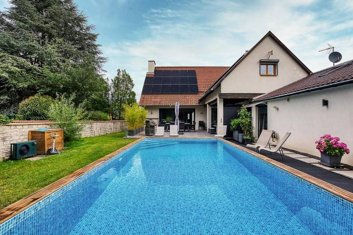 Location de vacances pour 10 personnes, avec Terrasse et Piscine ainsi que Sauna et Vue à Furdenheim