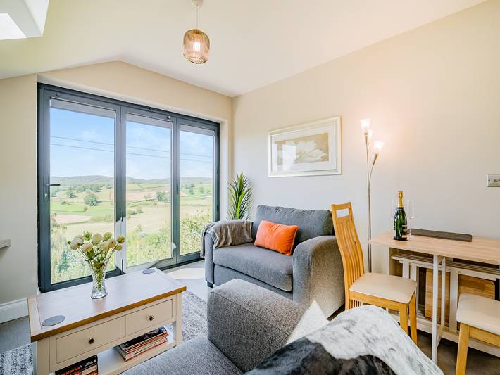 Log cabin for 4 people, with garden in Herefordshire