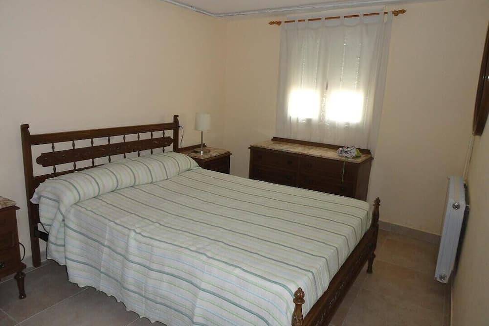 Chalet con  Piscina privada, billar futbolín, Bbq, 5 mim a playa, vista montaña. in Gilet, Costa de Valencia