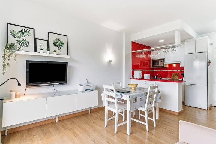 Ganze Wohnung, Ferienhaus 'Francysara' mit Gemeinschaftspool, WLAN und Klimaanlage in Benalmádena Costa, Benalmádena