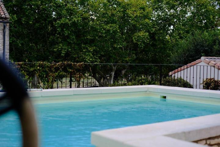 Location de vacances pour 4 personnes, avec Balcon ainsi que Terrasse et Piscine à Brouzet-lès-Alès