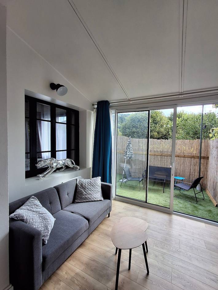 Apartment 'La Discrète Romantique' with Hot Tub, Wi-Fi and Air Conditioning