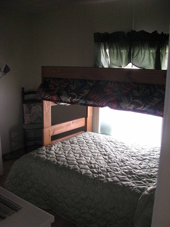 Vacation rental for 7 people, with terrace and pool as well as hot tub in Garden City (SC)