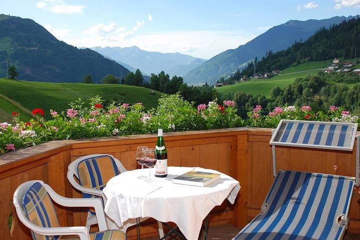 Ferienwohnung für 3 Personen, mit Balkon und Terrasse in Hainzenberg - 2