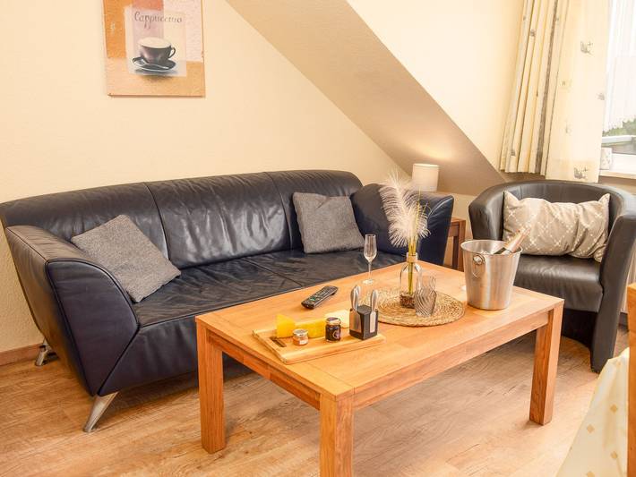 Ferienwohnung für 4 Personen, mit Garten und Balkon in Norden-Norddeich - 2