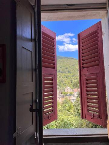 Gîte pour 4 personnes, avec vue et jardin à Santa-Lucia-di-Mercurio