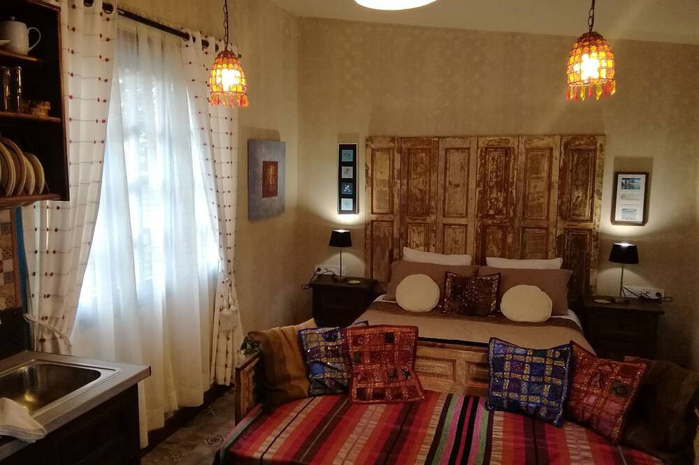 Khoomtaie Suite by Eco Moyano Posada in Gaucín, Parque natural de Los Alcornocales