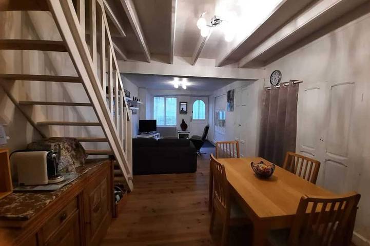 Location de vacances pour 5 personnes, avec jardin dans Chambon-le-Château