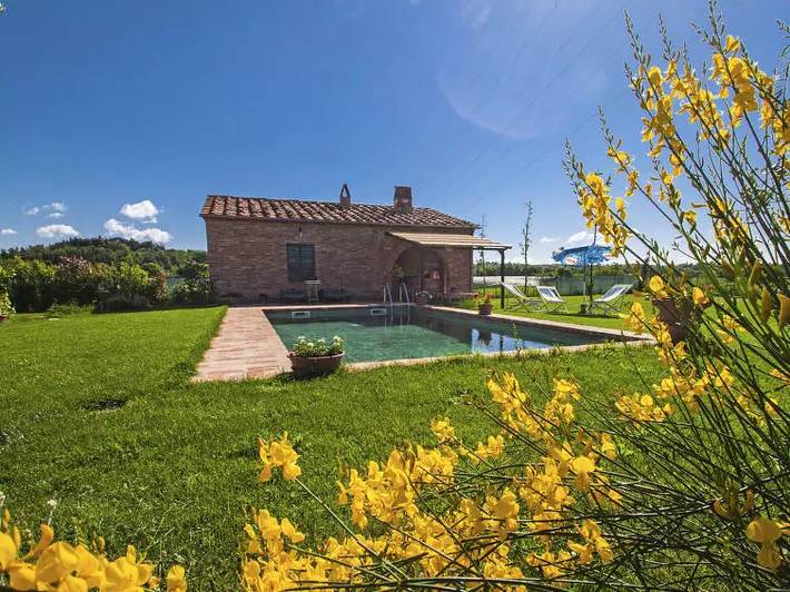 Villa for 5 people, with garden and pool - 1