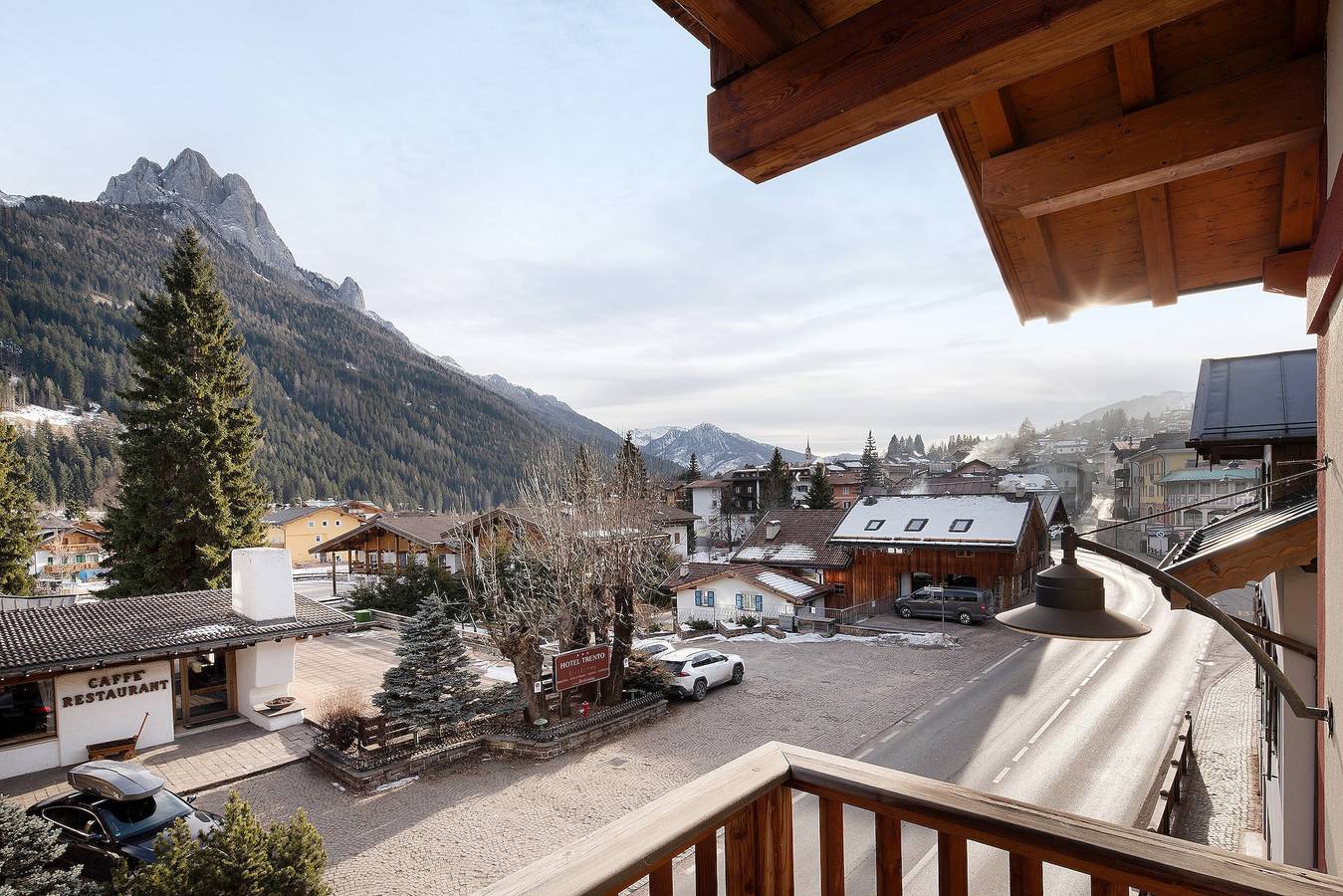 Apartamento entero, Apartamento 'Vittoria' con vistas a la montaña, balcón y Wi-Fi in Pozza di Fassa, San Giovanni di Fassa