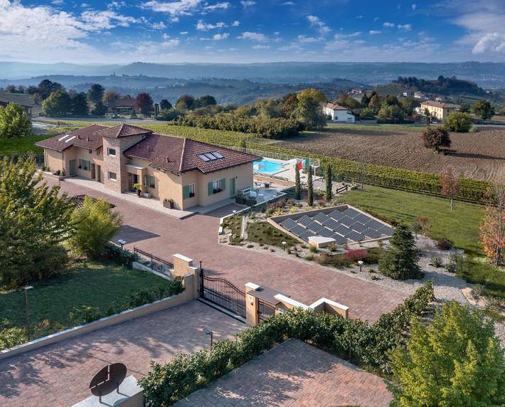 Chambre d’hôte pour 2 personnes, avec Terrasse et Jardin ainsi que Piscine et Vue à Castagnole delle Lanze